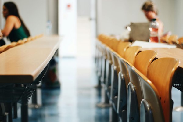 Découvrez les meilleures plateformes pour identifier vos influenceurs partenaires